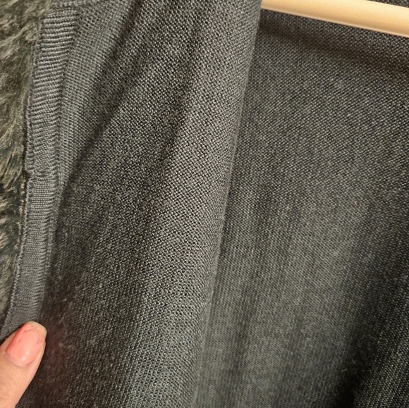 Calvin Klein dark green Faux Fur shrug, XL, with clasp - Picture 3 of 5